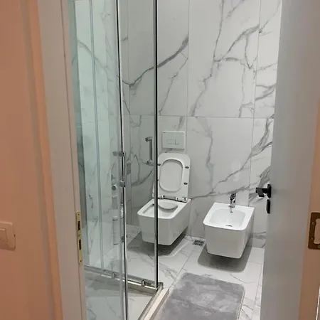 Are Only One Away Lägenhet Kamez